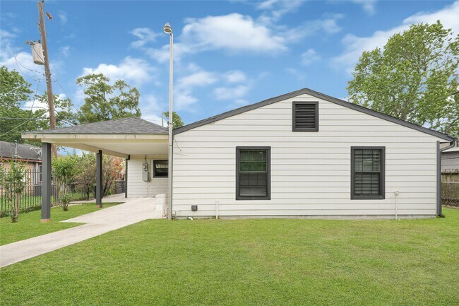 Building Photo - 710 Woodhue St