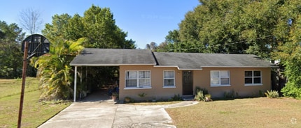 Building Photo - Three Bedroom Two Bath!