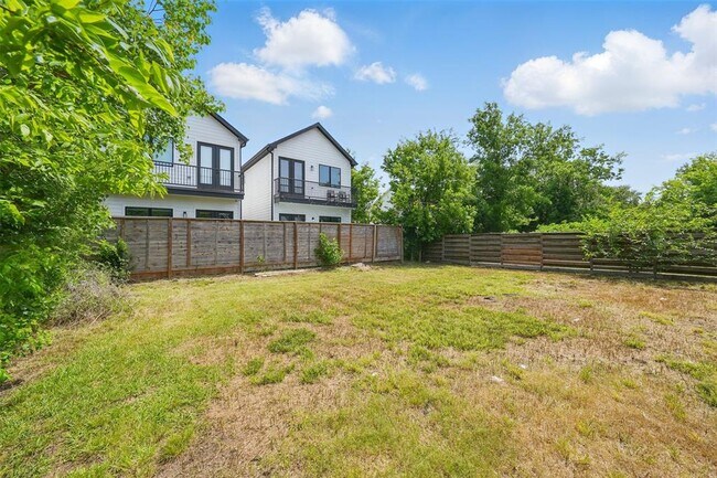 Building Photo - 3615 Seabrook St