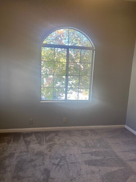 Building Photo - 5018 Evanwood Ave