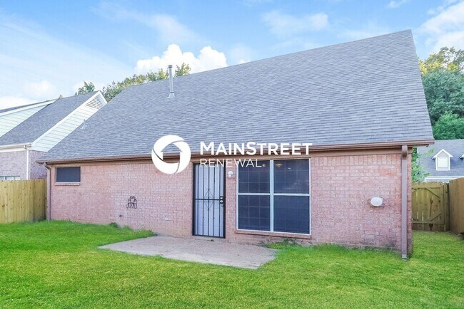 Building Photo - 4 Bedroom Pet-Friendly Home in cordova, TN with Main Street Renewal