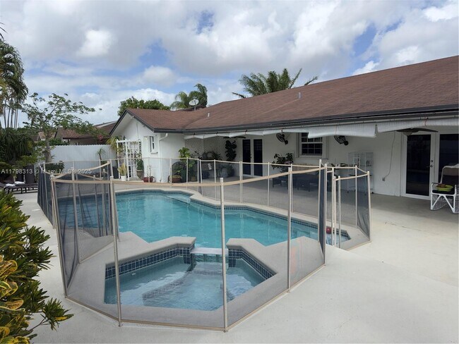 Building Photo - 10600 SW 146th Ct