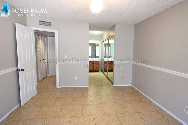 Building Photo - 925 N College Ave