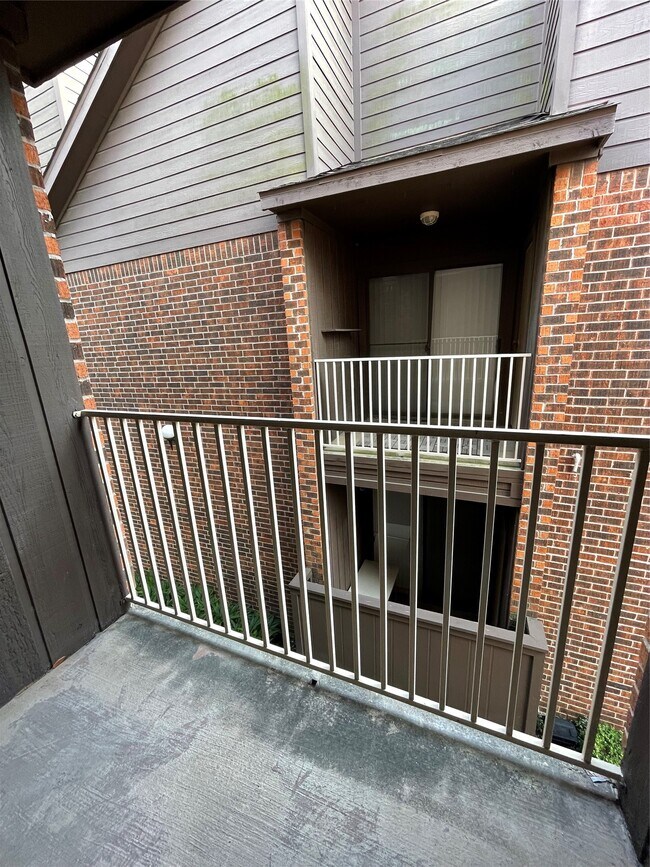 Building Photo - 3100 Walnut Bend Ln