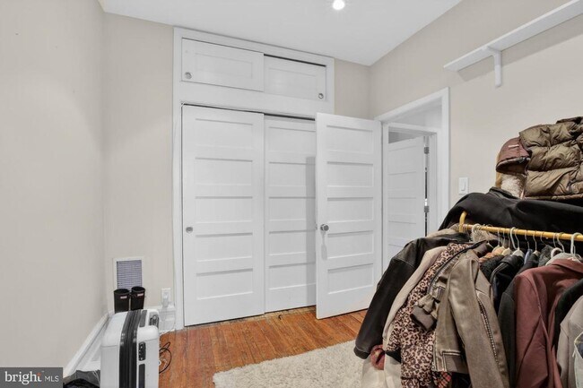 Building Photo - 2322 Poplar St