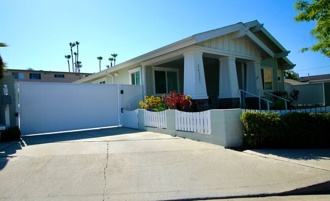 Building Photo - 26221 Oak St