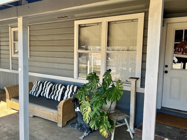 Building Photo - 715 North Ave