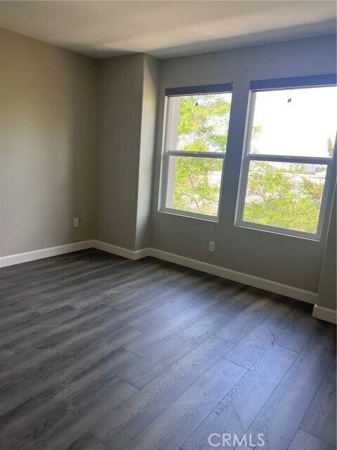 Building Photo - 553 Calle Flor