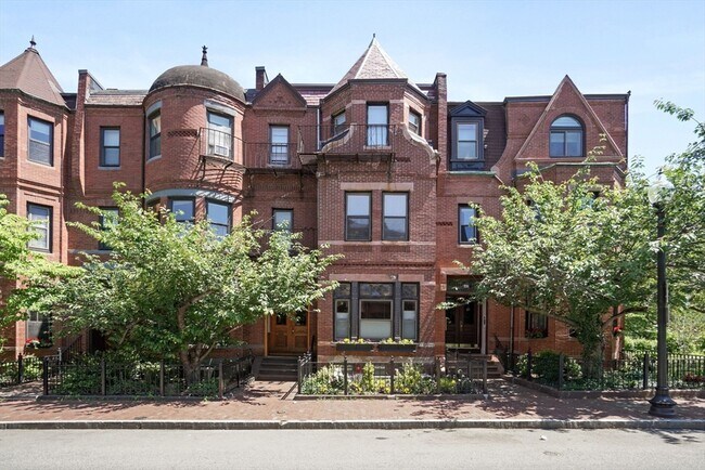 Building Photo - 231 W Newton St