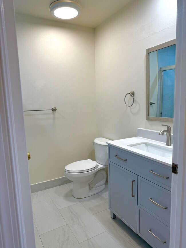 Building Photo - 18292 Clear Brook Cir