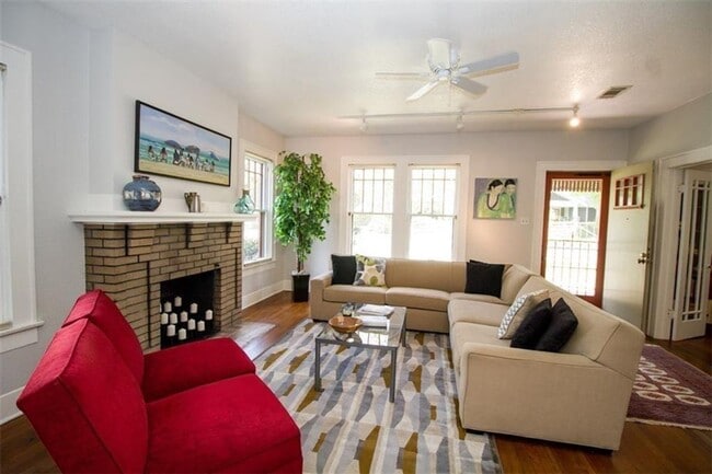 Primary Photo - Large 5 bed house in the hart of West Campus.