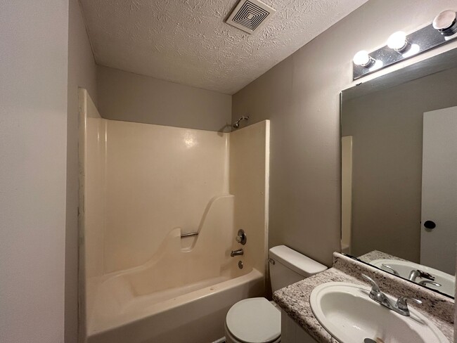 Building Photo - McCullars- 422