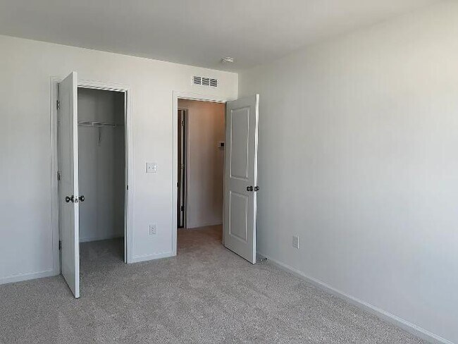 Building Photo - 898 Pilot St