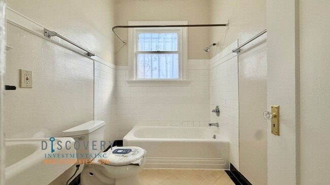 Building Photo - International Blvd. 430-434