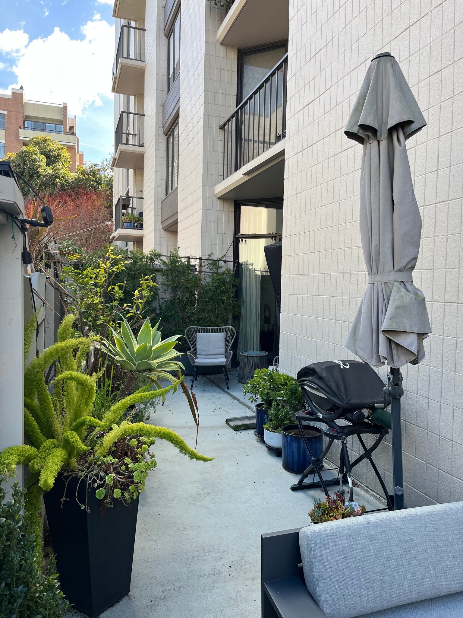 Building Photo - 150 Lombard St