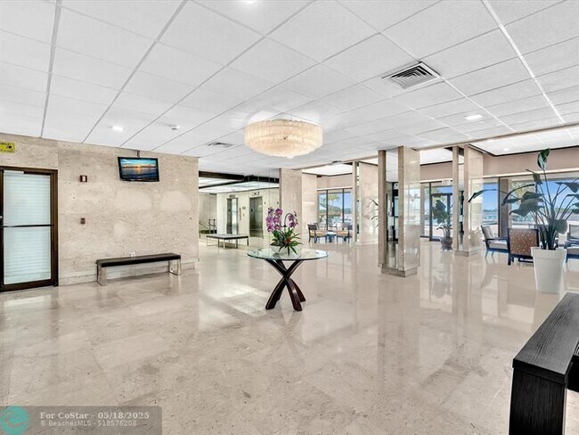 Building Photo - 300 Bayview Dr