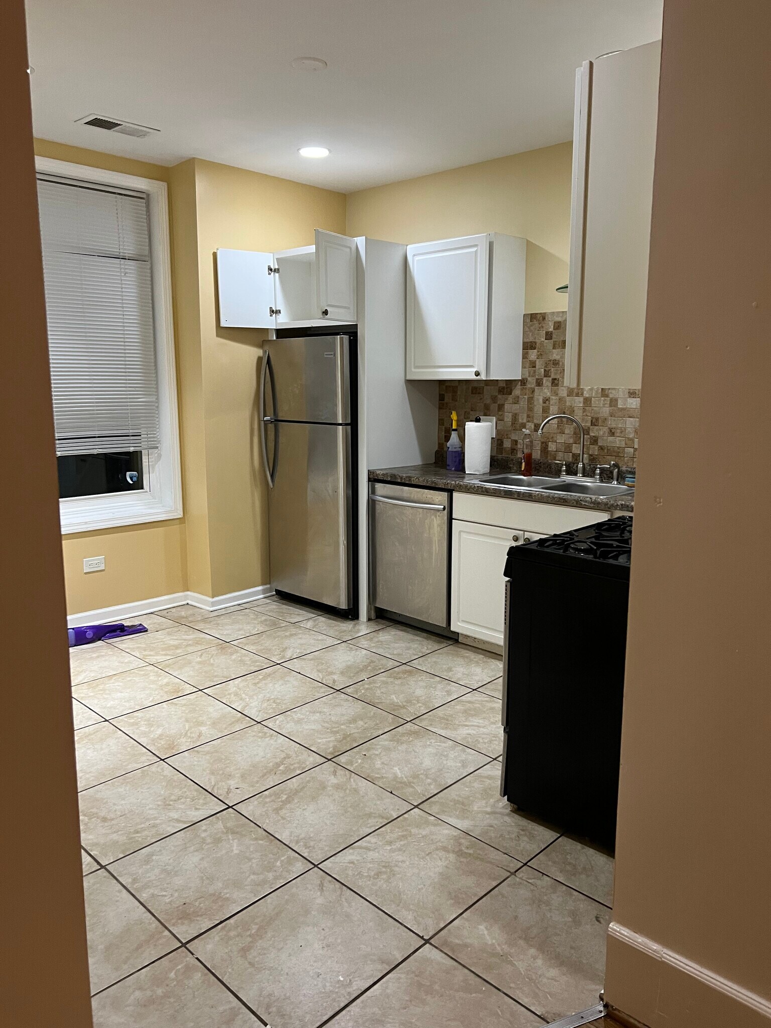 Building Photo - 712 N Ada St