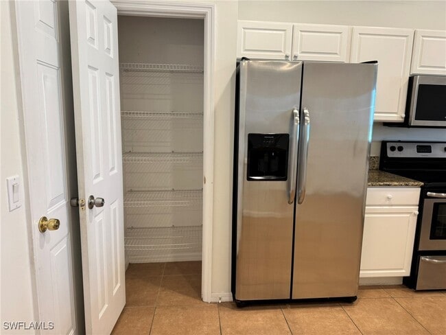 Building Photo - 860 Hampton Cir