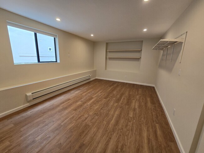 Building Photo - 445 Dellbrook Ave