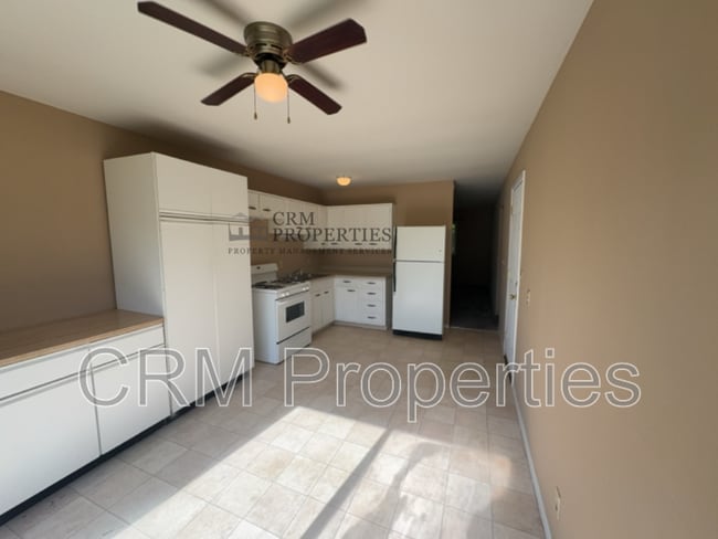 Building Photo - 2400 Balmoral Blvd