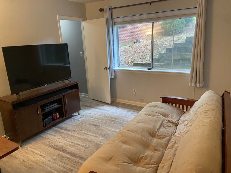 Building Photo - 1286 Clifden Grn