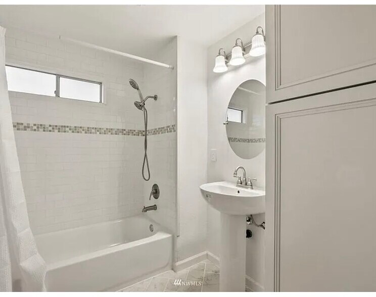 Upstairs bathroom - 1011 Olympic Ave