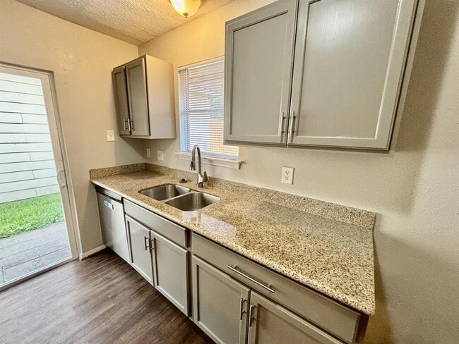 Building Photo - 9219 Goodmeadow Dr