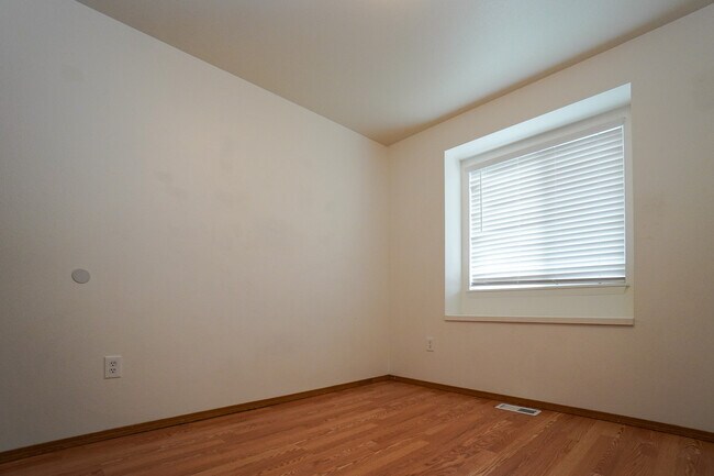 Building Photo - 265 N Paradise Ave