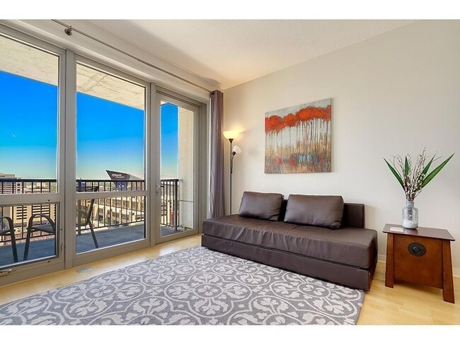 Building Photo - 929 Portland Ave