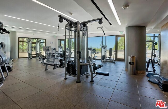 Building Photo - 1 W Century Dr