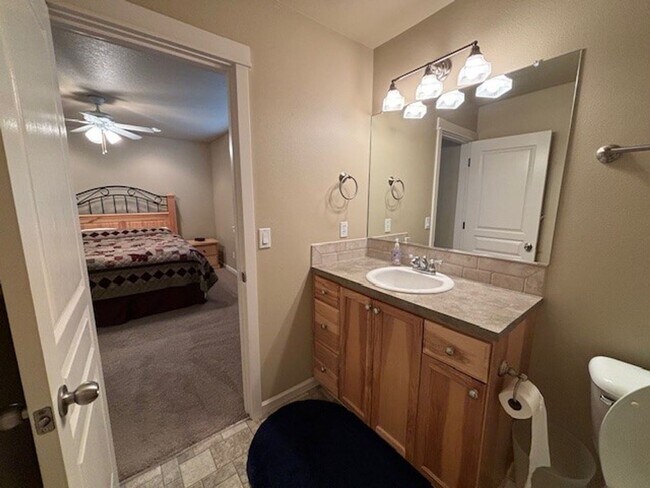 Building Photo - $500 OFF First Full Month's Rent | 12 Month Lease | Crescent Creek Community