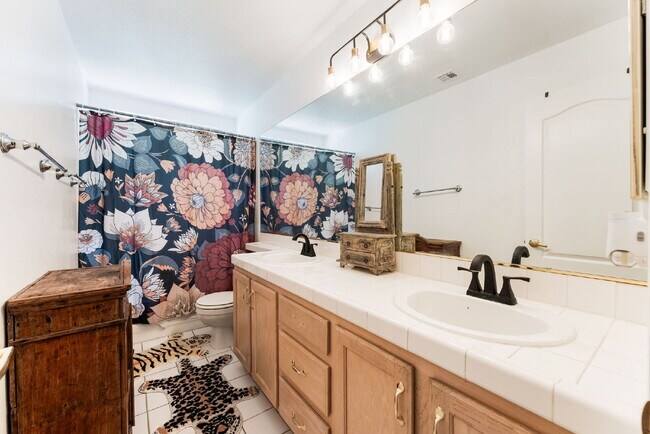 Building Photo - Summerlin 3 Bed / 2.5 Bath Home — Available October 5, 2026