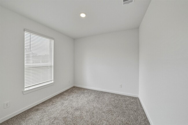 Building Photo - 1613 Sunbend Ln