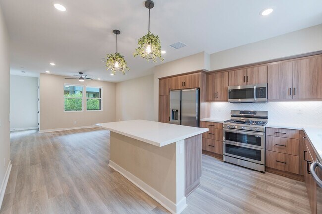 Building Photo - Newer townhome rental located in the gated One Seven Eight community!