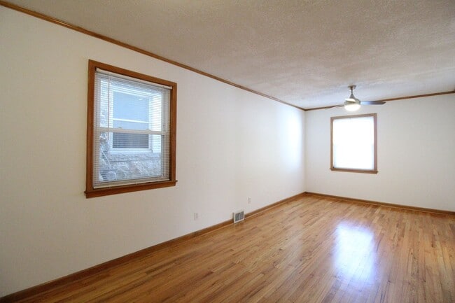 Building Photo - 1+ Bedroom 1 Bath Apartment in Midtown