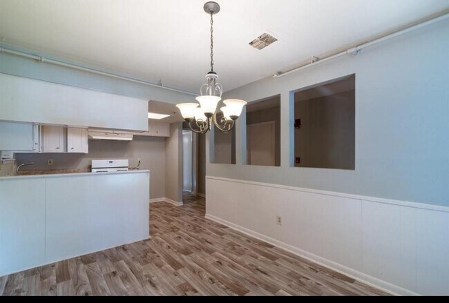 Building Photo - 7621 Gleason Rd
