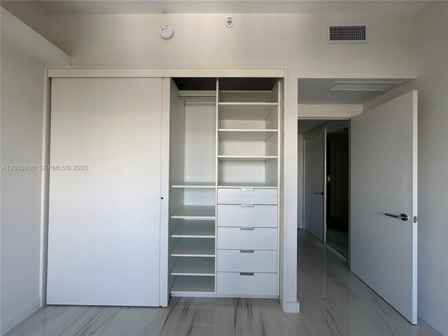 Building Photo - 251 Crandon Blvd