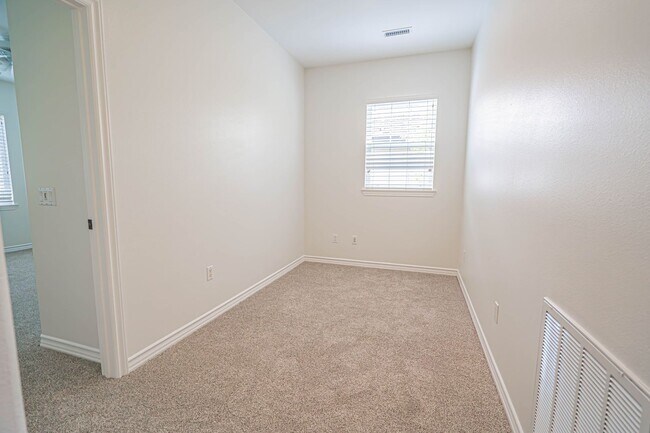Building Photo - 26149 Shadow Rock Ln