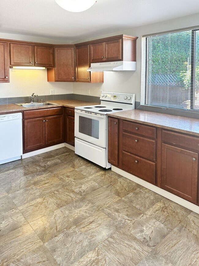 Building Photo - 4002 S Yakima Ave