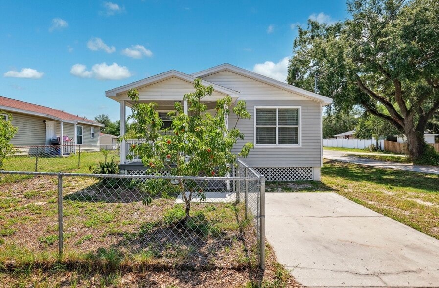 Front view - 3801 Carroway St