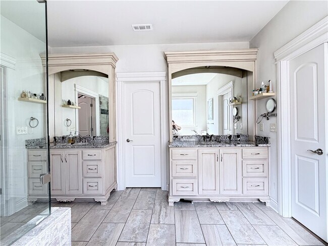 Building Photo - 609 SE Hendrix St