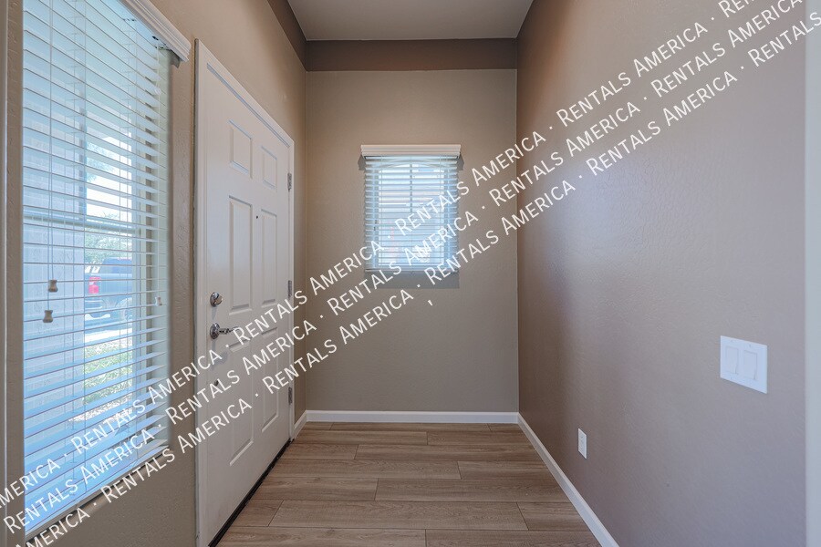 Building Photo - 2205 W Le Marche Ave