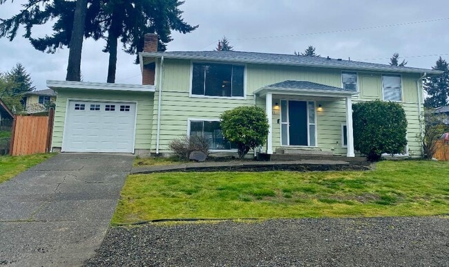 Building Photo - 2311 Oak Dr
