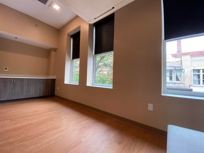 Building Photo - 83 Hanover St