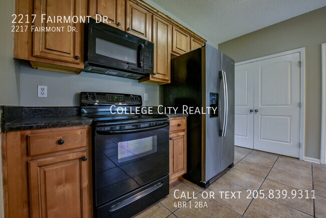 Building Photo - 2217 Fairmont Dr