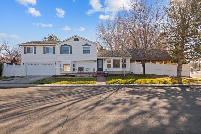 Building Photo - Spacious 4 Bedroom Home in Quiet Orem Neighborhood