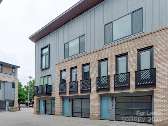 Building Photo - 225 Domain Way