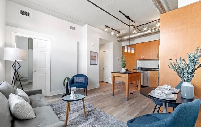 Building Photo - Modern 2BR, 2BA Industrial-Chic Living in ...
