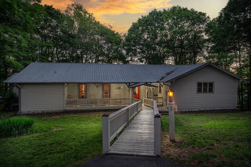 Building Photo - 134 Wolf's Head Ct