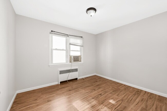 Building Photo - 81 Van Wagenen Ave